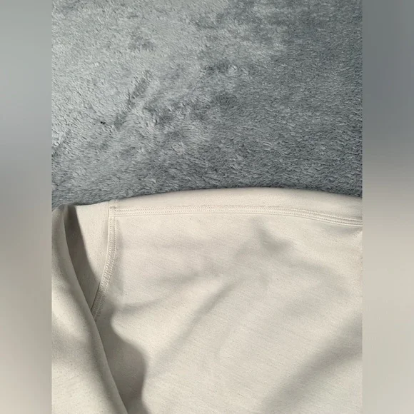 Lululemon Cream Crewneck Sweatshirt - Picture 5 of 14